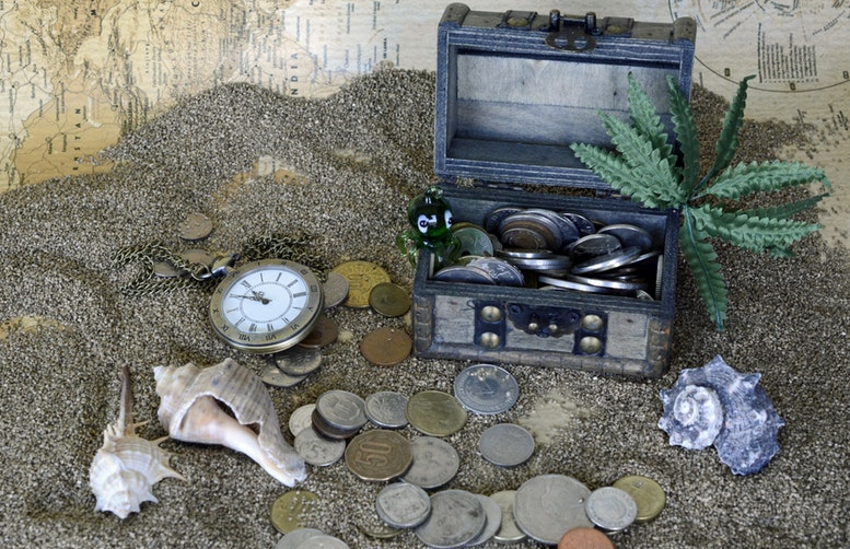 escape room puzzle: treasure chest and trinkets 