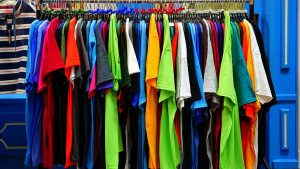 what to wear escape room clothes title photo